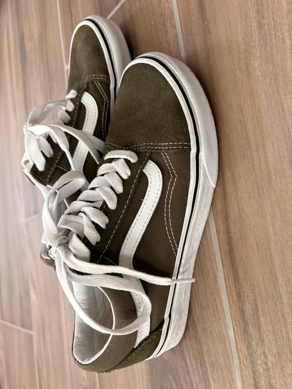 Vans Women’s Olive Green Lace-Up Suede Sneakers Size 5.5 - Used - Picture 4 of 7